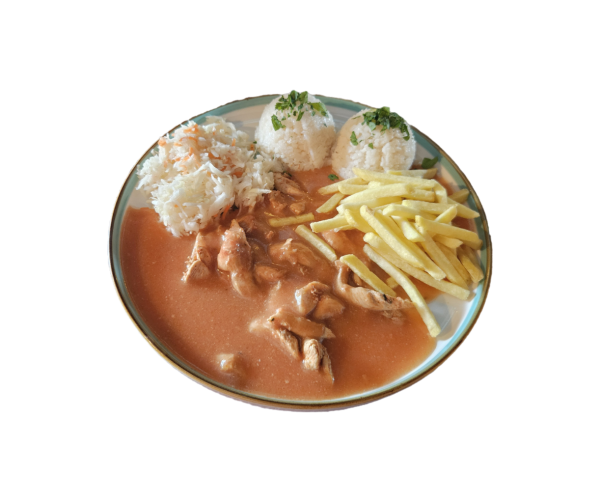 Kurací stroganov, 1/2 ryža 1/2 hranolky, šalát