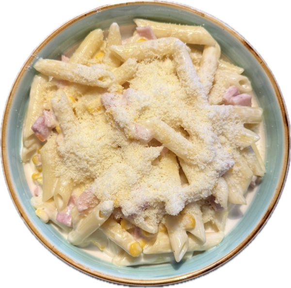 Cestoviny so syrovou omáčkou, šunkou a kukuricou, parmezán