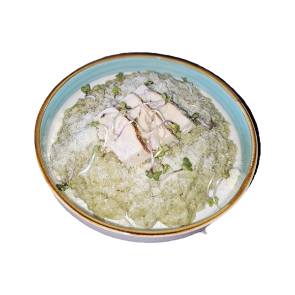 Krémové bazalkové rizoto s kuracím mäsom, parmezán