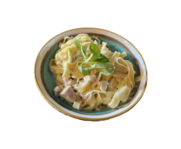 Tagliatelle s omáčkou z gorgonzoly a kuracím mäsom