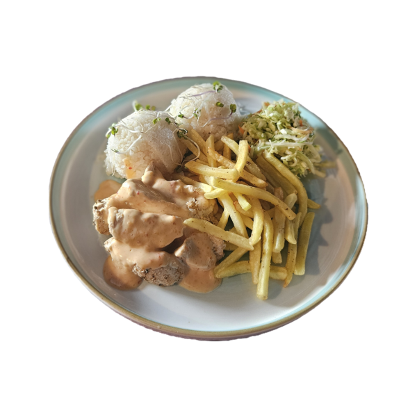 Kuracie na gyros korení, sweet chilli majonéza, 1/2 ryža 1/2 hranolky, šalát