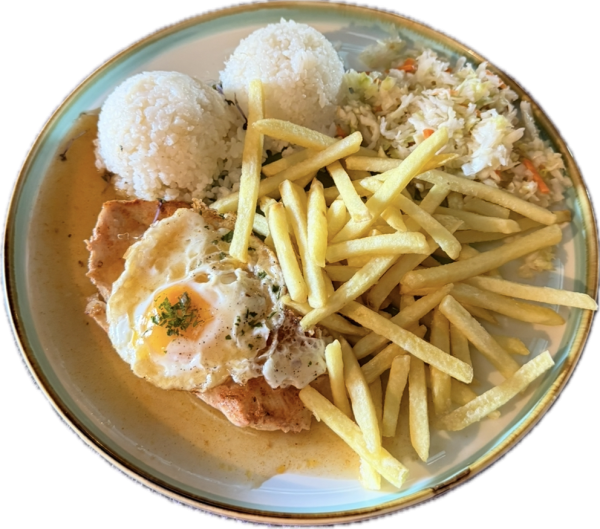 Kurací steak s volským okom, ½ ryža ½ hranolky, šalát