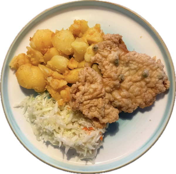 Parížsky kurací rezeň, varené zemiaky s cibuľou, šalát