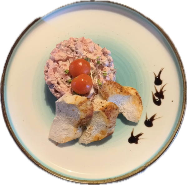 Kurací steak, cviklovo zemiakový šalát s majonézou