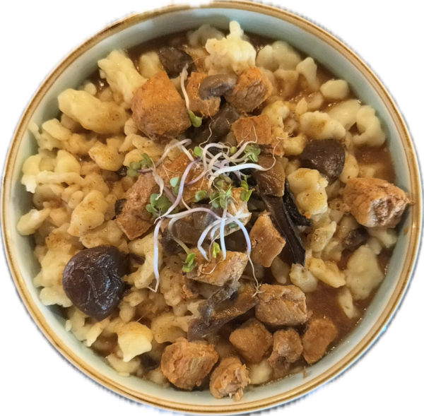 Bravčový guláš s hríbami, maslové halušky