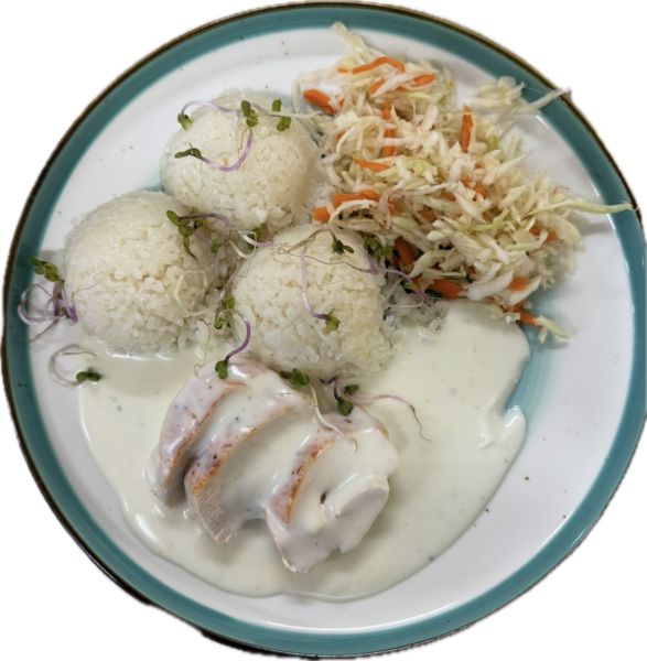 Kuracie v omáčke z gorgonzoly, dusená ryža, šalát